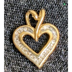 Vintage Solid 10K Yellow Gold 0.08 Carat Total Weight Diamond Heart Pendant